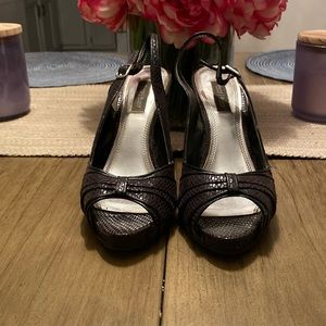 Black White House Black Market Heels size 7